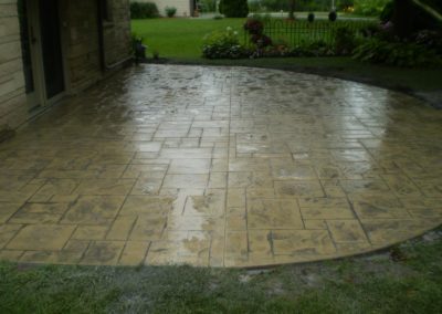 Ashlar pattern stamped and colored concrete patio by Graff Masonry